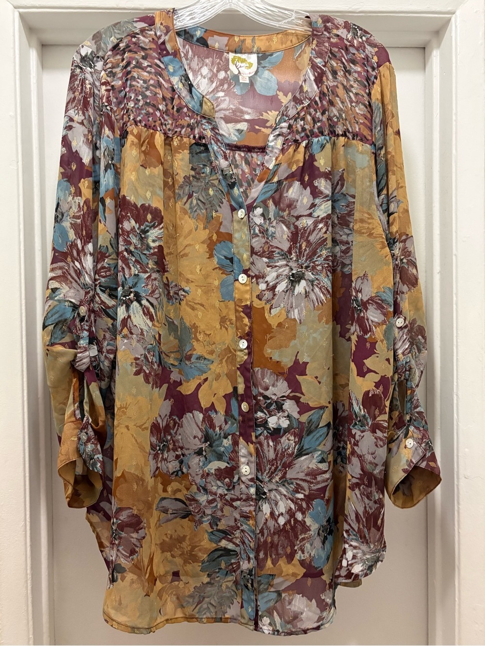 fig and flower Floral Long Sleeve Button-Down Blouse with Gold Metallic Size 2X - Picture 2 of 13